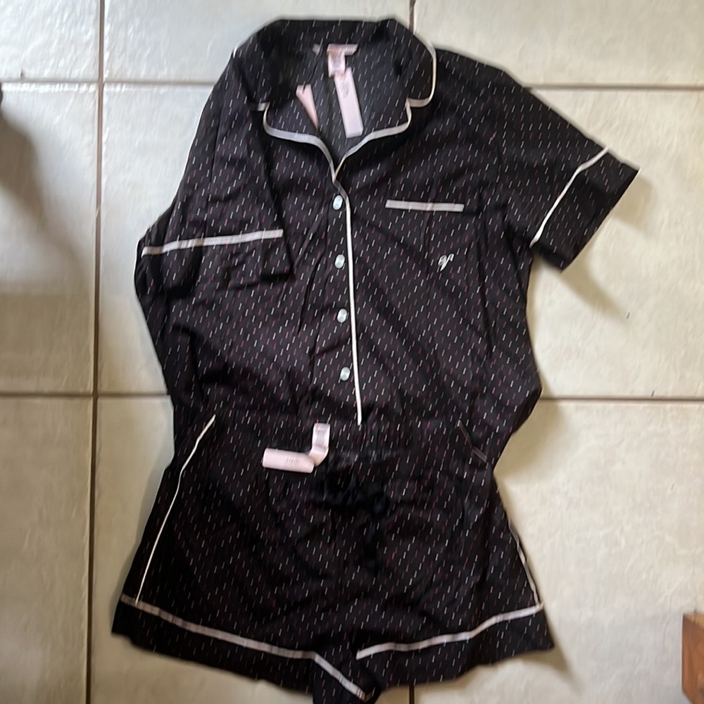 NWT Victoria’s Secret PJ set. ❤️